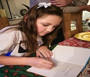 코로나 봉쇄 덕에..'최연소 소설가' 된 영국 9살 소녀