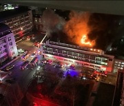 새해 첫날 인하대 건물서 큰불.."인명 피해는 없어"