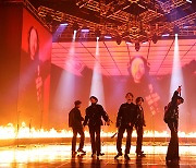 [MD포토] 방탄소년단(BTS) '스티브 아오키와 함께 MIC Drop'