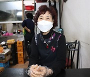 사람들 배불리 먹이고 싶어서 13년째 김밥 천 원에 팝니다