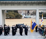 국립서울현충원 참배 나선 문재인 대통령과 국무위원들