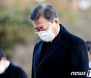 문대통령, 현충원 찾아 새해 각오.."국민 일상 회복, 선도국가"