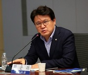 황운하, 5인 이상 집합금지 때 6명이 회식했다