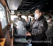 서욱 국방장관, 세종대왕함서 임무수행태세 점검