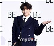 방탄소년단 뷔, BOUSNID 선정 '2020년 올해의 아티스트' 글로벌 매력남 입증