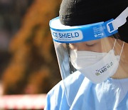 [News analysis] Too early to determine if the worst is over in S. Korea's 3rd wave of the virus