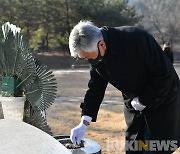 최승준 정선군수, 군정발전·코로나19 극복 기원 충혼탑 신년 참배