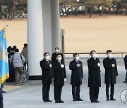 국기에 경례하는 윤석열 검찰총장