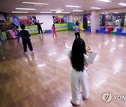 '거리두기에 방역수칙 준수' 태권도 학원 일부 운영 재개