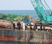 32명민호 침몰한 바닷속서 발견된 시신은 한국인 선원(종합)