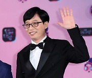 [단독] 유재석, KBS 예능 전격 복귀..'해투' 종영 1년만