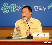 김산 무안군수, 코로나·AI 와중 '낮술' 사과문 발표