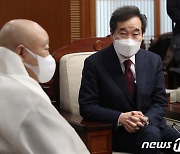 '사면론' 던진 이낙연 "국민 마음 갈라져 안타까워..위기에 손 잡아야"