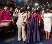 [특파원 칼럼] 한복의 정치학..美 의회에 한국 기둥을 세우다