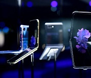Samsung Elec's Z Flip wins 2020 Nikkei products award
