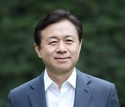 김영춘 전 장관, 신간 '고통에 대하여' 온라인 출판