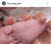 이승엽, 늦둥이 득남 소식 "세 아들의 아빠가 됐습니다"