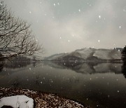 [포토뉴스] 서산시, 눈 내리는 용비지의 겨울 풍경