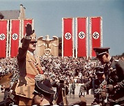히틀러 고향에 소장된 비운의 '나치 약탈' 그림..소유주 사후 50년 만에 돌아왔다
