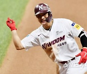 美 팬그래프 "김하성, 2021시즌 22홈런·103타점·타율 0.267" 전망