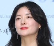 이영애, 정인이 묘소 찾았다..쌍둥이 자녀와 칼바람 속 '추모'