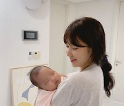 최희, 딸 안고 행복한 미소.."아기 냄새 너무 좋아"