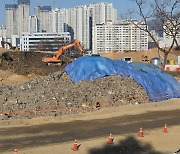 수원 영흥공원 부지서 불법폐기물 확인..사업 차질 우려(종합)