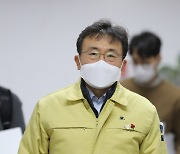 [포토] 서울시청 중대본회의 참석하는 권덕철 장관