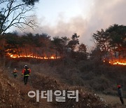 6일 경북 영덕서 산불 발생..산림당국, 일몰전 진화에 총력