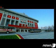4·25문화회관에 들어가는 북한 당 대회 대표자들