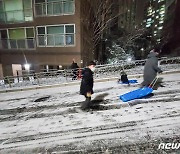 갑작스런 폭설에 신난 동심