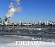 [TF사진관] '북극발 한파에 한강이 꽁꽁'
