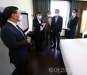[동정] 김정배 문체부 제2차관, 호텔 방역 점검·애로사항 청취