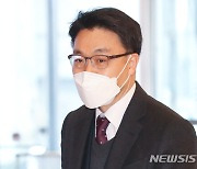 [단독]野 "김진욱, 미공개 정보이용 주식차익 의혹"