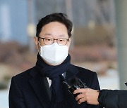 '법무장관 후보' 박범계, 법사위 내려놓고 국방위로 갔다