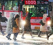 [포토] 퇴근길 눈 펑펑.. 서울 전역 대설주의보