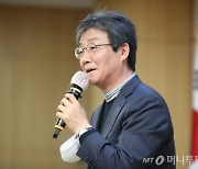 유승민 "민주당 '허경영 당' 닮아간다"..전국민 재난지원금 비판