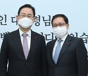 [녹취구성] 주호영 "사면 오래끌지 말라"..유영민 "대통령께 전달