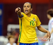 브라질 女 축구 전설 마르타, 美 팀 동료와 동성 약혼