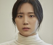 '슬의 통역사' 박예니, '타임즈'서 번역 사원 변신