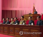 북한 노동당대회 주석단에 앉은 김정은과 당 정치국 간부들