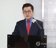 서울시장 보궐선거 출마 선언하는 김정기 전 상하이 총영사