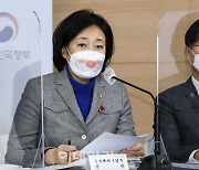 안철수 견제 나선 박영선 장관, 시장 출마 굳혔나