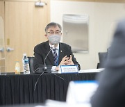 과학기술관계장관회의 실무조정회의 주재하는 김성수 본부장