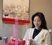 '전진♥' 류이서, 결혼 축하 선물 케이크 자랑..연예인 뺨치는 '청순미모'[in스타★]