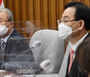 <포토> 아동학대 근절 대책 연석회의 발언하는 김종인