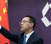 퇴임 앞둔 트럼프 중국 전방위 제재..중국 "보복할 것"
