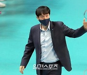 [포토]신영철 감독,승리예감