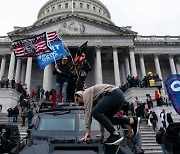 '의사당 폭동' 부른 극단.. 트럼프 시대의 충격적 종말