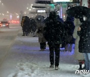 서울시 출근시간대 대중교통 운행 늘린다